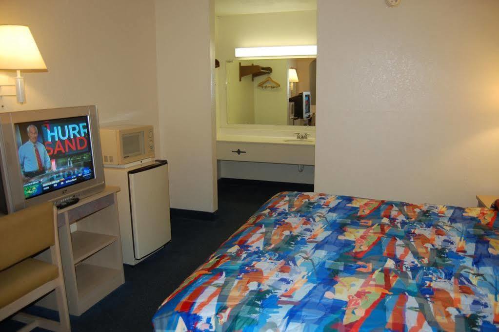 Days Inn By Wyndham Hardeeville Near Hilton Head Eksteriør billede