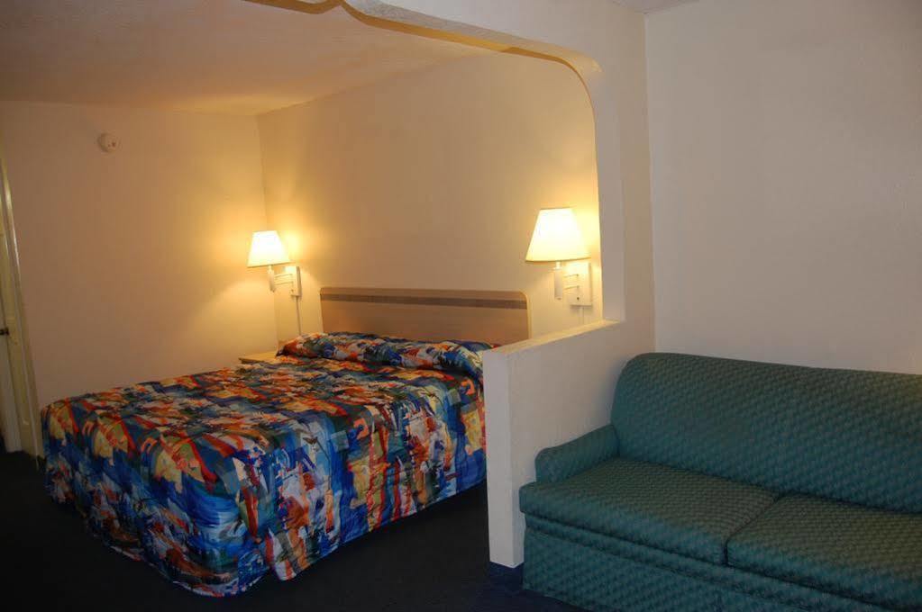 Days Inn By Wyndham Hardeeville Near Hilton Head Eksteriør billede